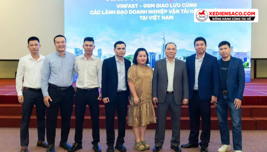 Xe Điện SACO - Đồng hành cùng tài xế với dòng xe điện VinFast Limo kinh doanh